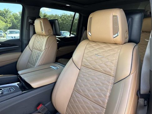 Used 2024 Cadillac Escalade ESV Sport w/ LPO, ONYX Package AWD/4WD image 22