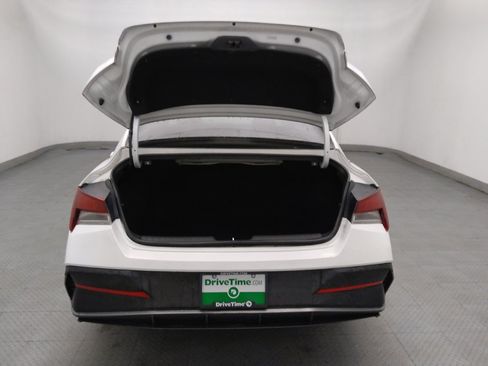 Used 2024 Hyundai Elantra SE FWD image 29