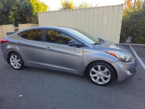 Used 2013 Hyundai Elantra Limited w/ Technology Pkg FWD image 4