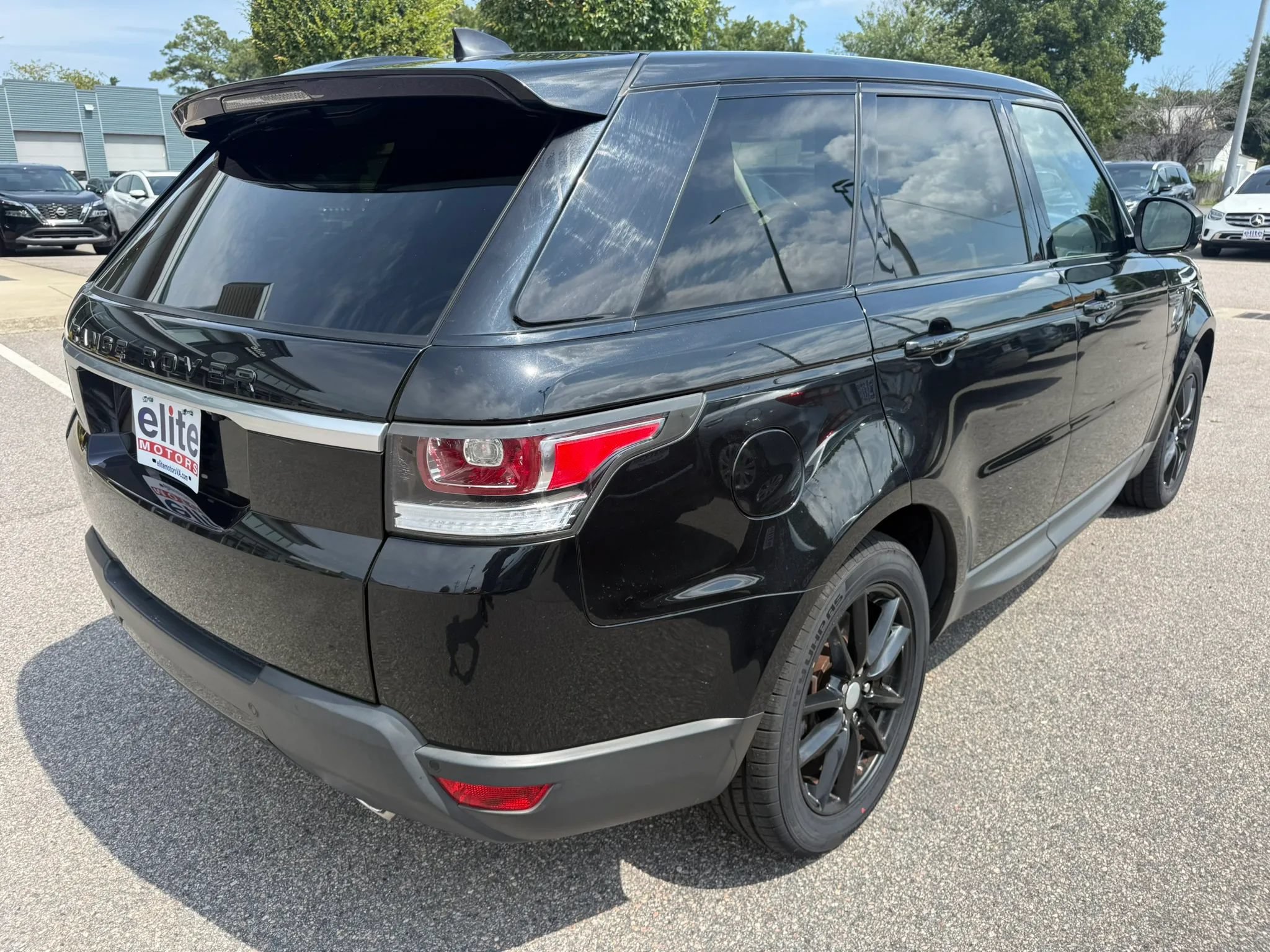 Used 2017 Land Rover Range Rover Sport SE AWD/4WD image 8