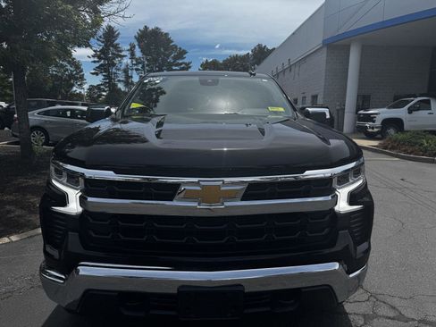 Used 2023 Chevrolet Silverado 1500 LT AWD/4WD image 2