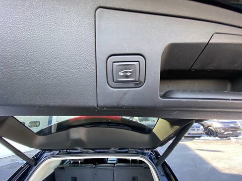 Used 2017 Cadillac XT5 Luxury w/ Driver Awareness Package image 25