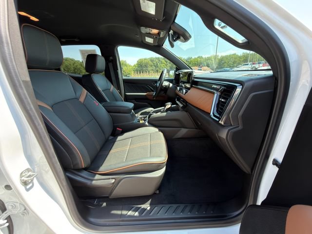Used 2024 GMC Canyon AT4 w/ Canyon Safety Plus Package AWD/4WD image 9