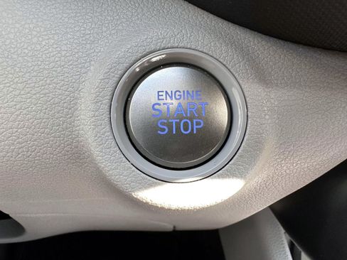 Used 2024 Hyundai Venue SEL FWD image 21