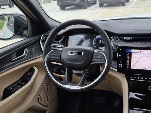 New 2026 Jeep Grand Cherokee L Limited RWD image 17