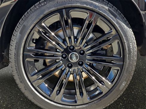 Certified 2025 Land Rover Range Rover SE image 35