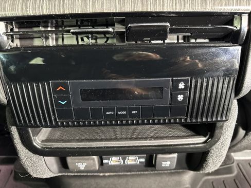 Used 2022 Jeep Wagoneer Series II AWD/4WD image 31