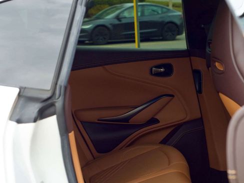 Used 2022 Aston Martin DBX image 47