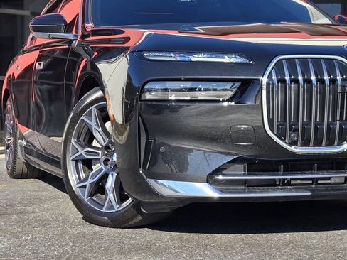 Used 2024 BMW i7 eDrive50 w/ Executive Package image 11