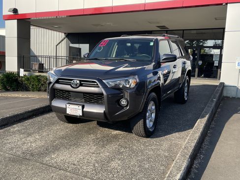 Certified 2021 Toyota 4Runner SR5 AWD/4WD image 3