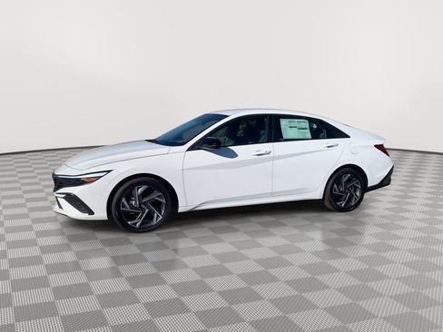 New 2025 Hyundai Elantra SEL image 5