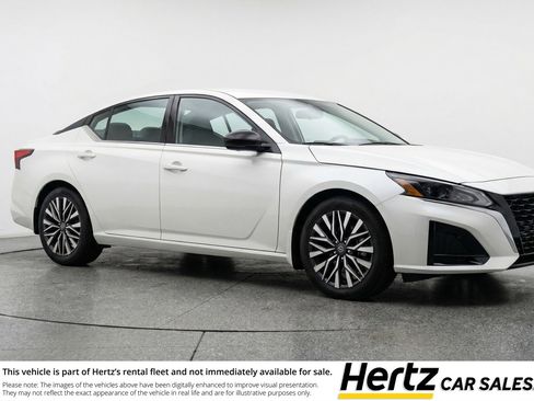 Used 2025 Nissan Altima 2.5 SV image 1