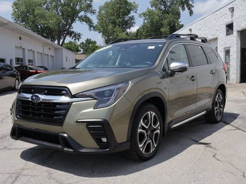 Used 2023 Subaru Ascent Limited w/ Technology Package AWD/4WD image 3