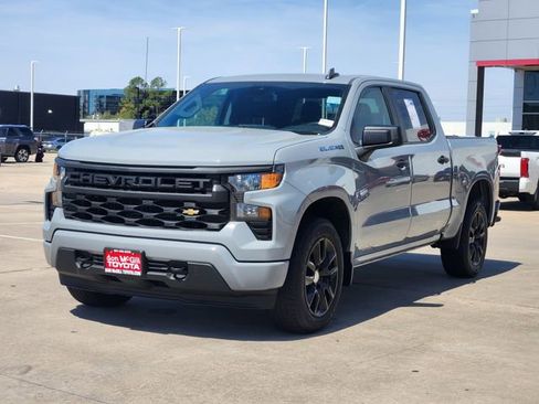 Used 2024 Chevrolet Silverado 1500 Custom image 3