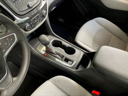 Used 2022 Chevrolet Equinox LS FWD image 17