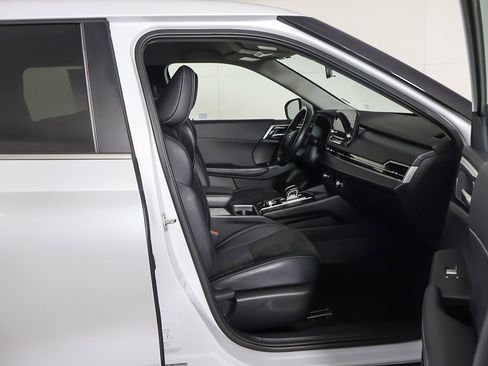 Used 2024 Mitsubishi Outlander SE image 30