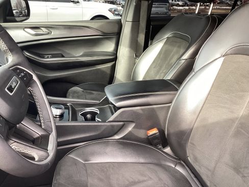 Used 2023 Jeep Grand Cherokee L Laredo image 12