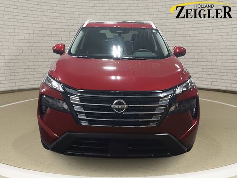 Certified 2025 Nissan Rogue SV w/ SV Premium Package image 2