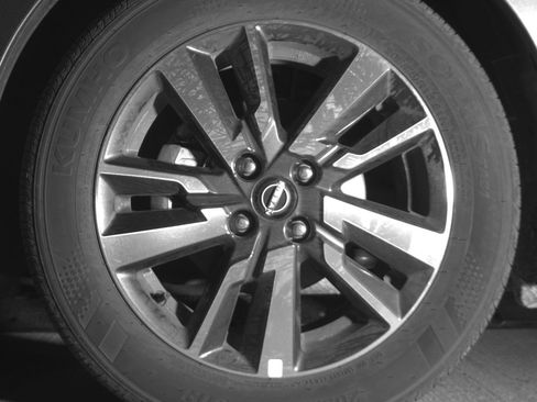 Used 2025 Nissan Versa SV image 12