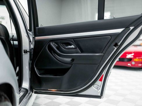 Used 2003 BMW M5 RWD image 52