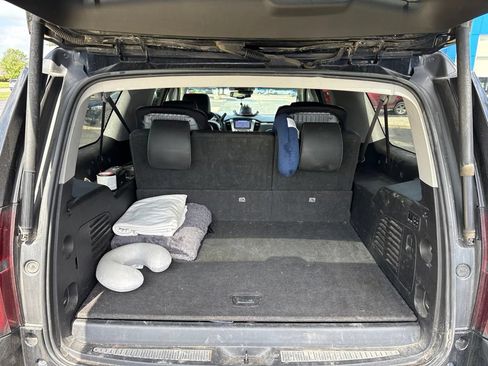 Used 2016 Chevrolet Suburban LTZ RWD image 11