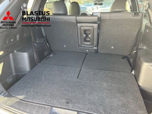 Used 2025 Mitsubishi Outlander SE image 22