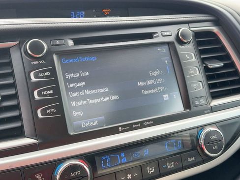 Used 2018 Toyota Highlander XLE image 23