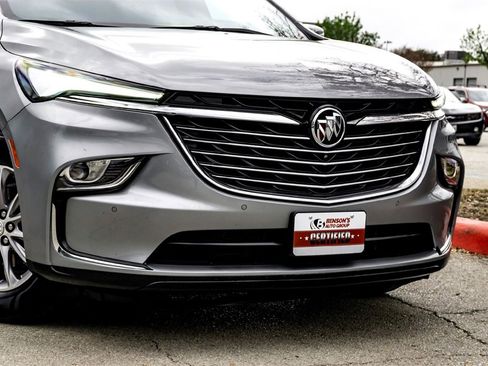 Used 2024 Buick Enclave Premium image 3