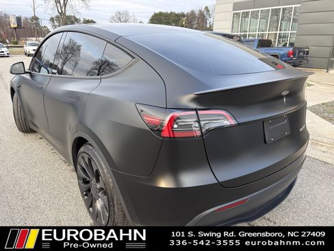 Used 2023 Tesla Model Y Performance image 3