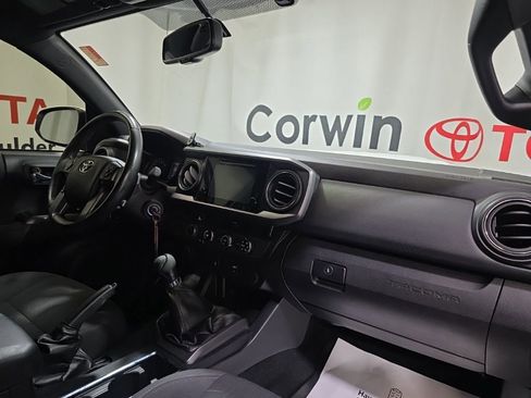 Used 2017 Toyota Tacoma TRD Sport w/ Exterior Package image 14