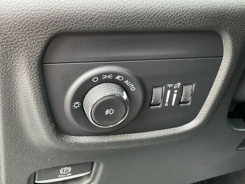 Used 2024 Jeep Grand Cherokee Limited AWD/4WD image 30