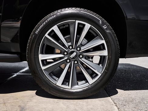Used 2025 Cadillac Escalade ESV Sport AWD/4WD image 19