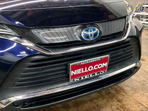 Used 2021 Toyota Venza XLE image 31