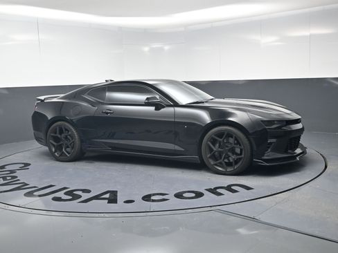Used 2017 Chevrolet Camaro SS image 2
