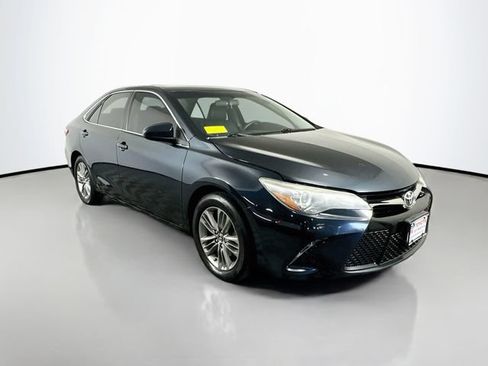 Used 2015 Toyota Camry SE w/ Moonroof Package FWD image 8