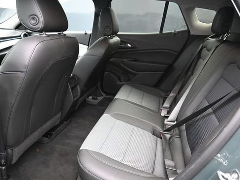 Used 2025 Chevrolet Trax LT w/ LT Convenience Package FWD image 14