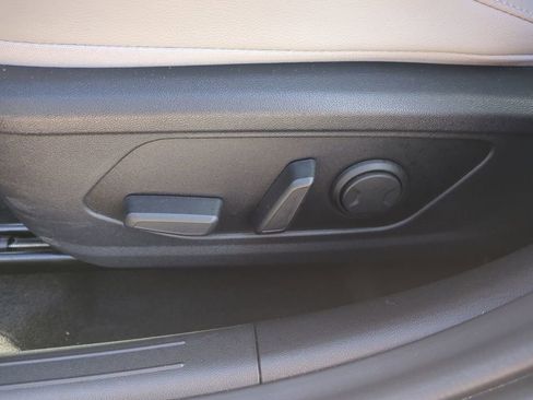 Certified 2024 Hyundai Elantra Limited FWD image 21
