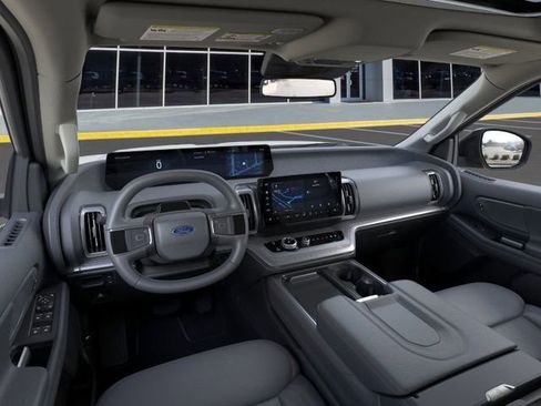 New 2025 Ford Expedition Active image 10