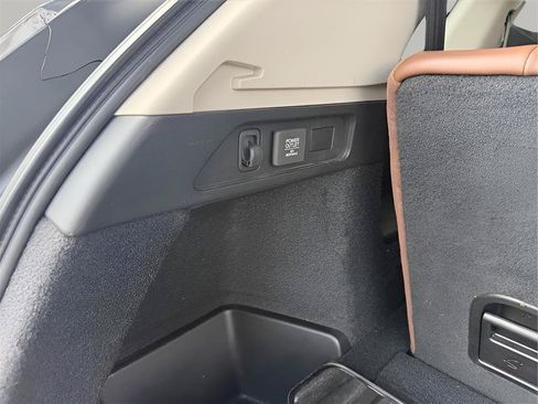 Used 2022 Acura MDX FWD w/ Technology Package image 42