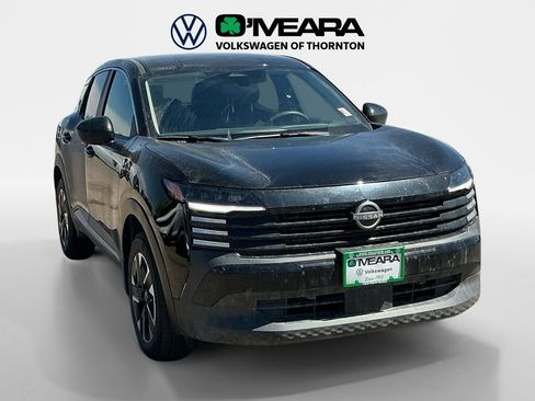 Used 2025 Nissan Kicks SV AWD/4WD image 6