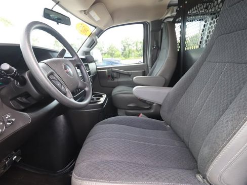 Used 2025 GMC Savana 2500 w/ Driver Convenience Package RWD image 2
