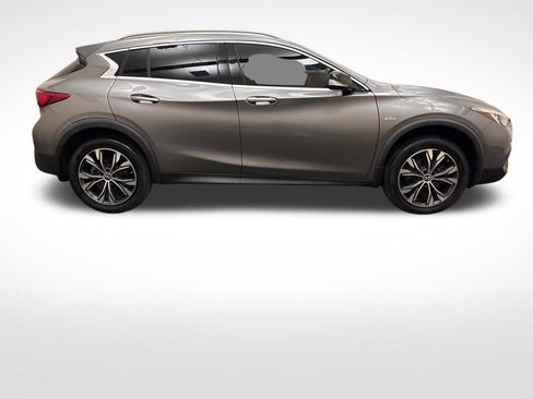 Used 2018 INFINITI QX30 Premium w/ Navigation Package AWD/4WD image 4