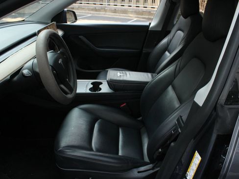 Used 2022 Tesla Model Y Long Range AWD/4WD image 14