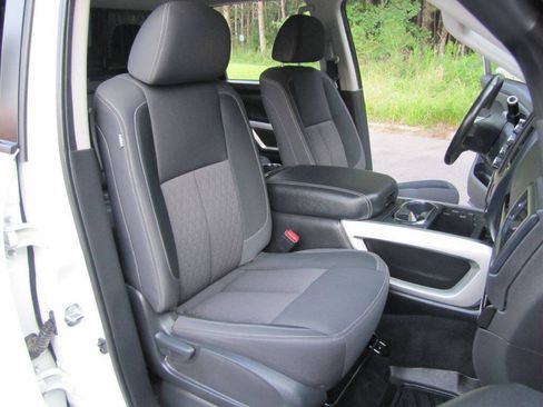 Used 2024 Nissan Titan SV w/ SV Convenience Package AWD/4WD image 23
