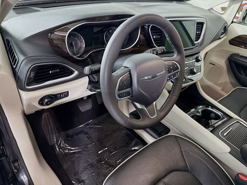 Used 2023 Chrysler Pacifica Limited w/ Uconnect Theater Family Group AWD/4WD image 20