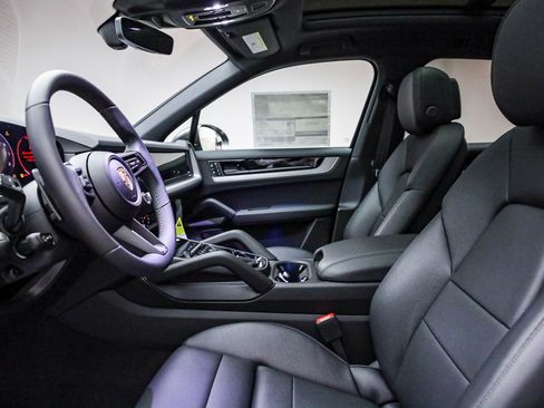 Certified 2025 Porsche Cayenne image 22