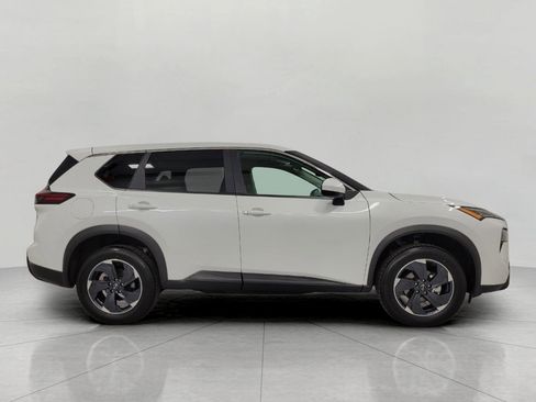 Used 2025 Nissan Rogue SV image 12