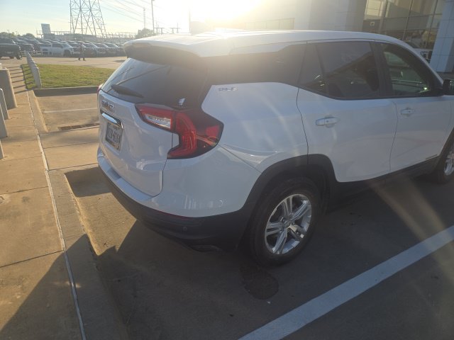 Used 2024 GMC Terrain SLE FWD image 3