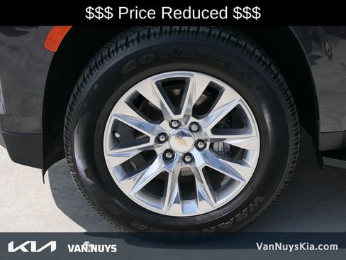 Used 2024 Chevrolet Suburban Premier RWD image 9