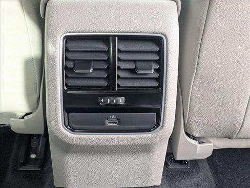 Used 2018 Volkswagen Passat 2.0T SE image 15